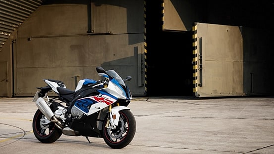 Спортивные мотоциклы БМВ — для тех, кто жаждет скорости